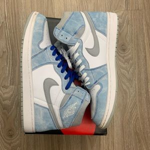 Air Jordan 1 hyper royal